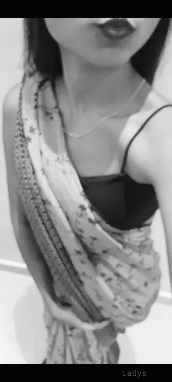 Roshni Sexy Independent Girl,  years beautiful nude Agra escorts girl, height  sm, Weight  kg