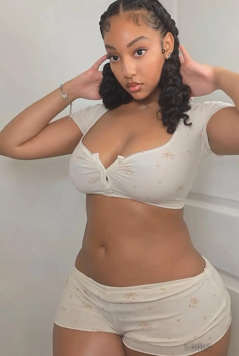 Cathy, 20 years old Ahmedabad escort girl with big tits, height 168 sm, Weight kg