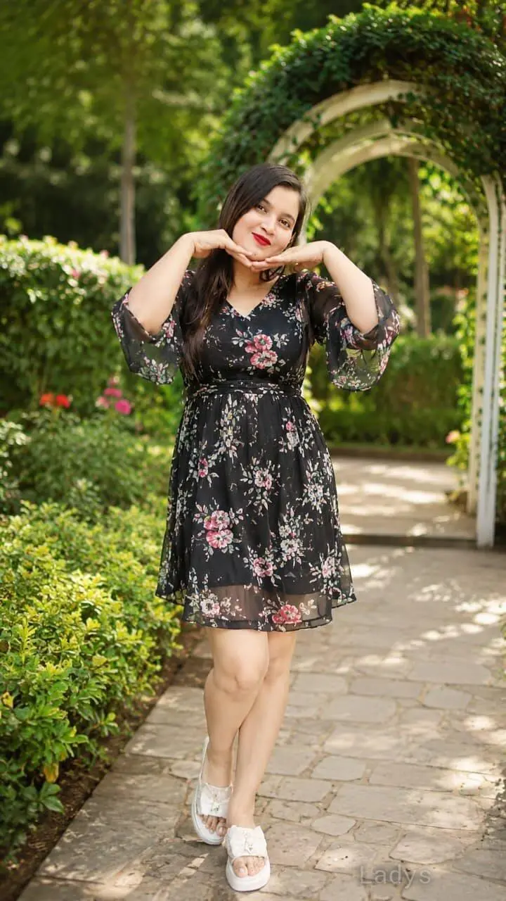 Isha Singh, years old Ahmedabad escort girl with big tits, height sm, Weight kg