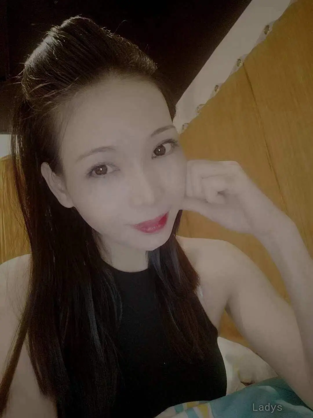 May Mắn, 26 years old Ahmedabad escort girl with big tits, height 160 sm, Weight  kg