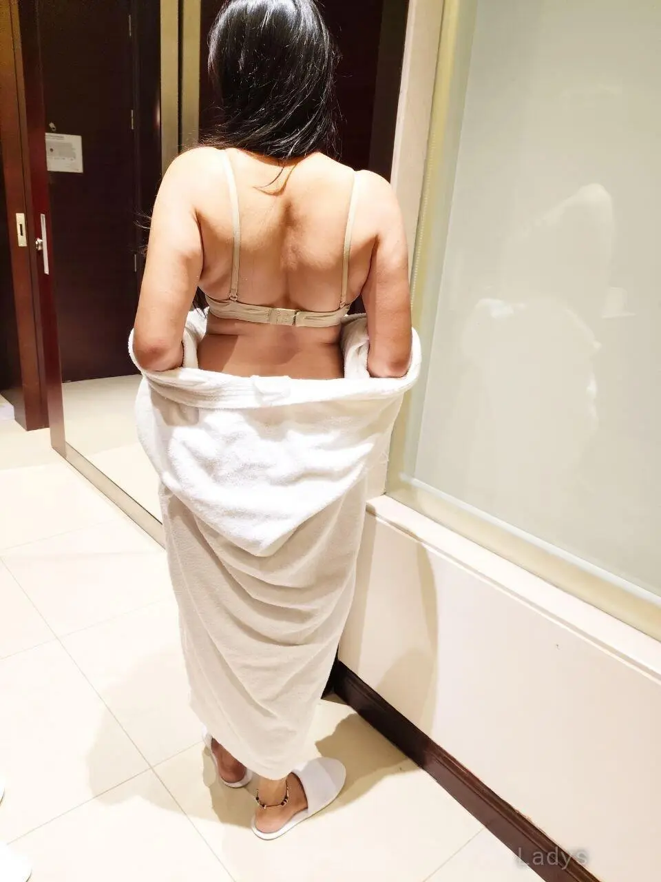 Roxanne, 27 years old Ahmedabad escort girl with big tits, height 165 sm, Weight kg