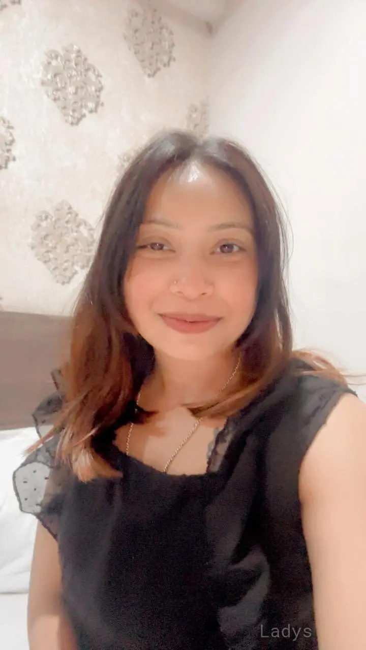 Mahi, 22 years beautiful nude Ahmedabad escorts girl, height 162 sm, Weight kg