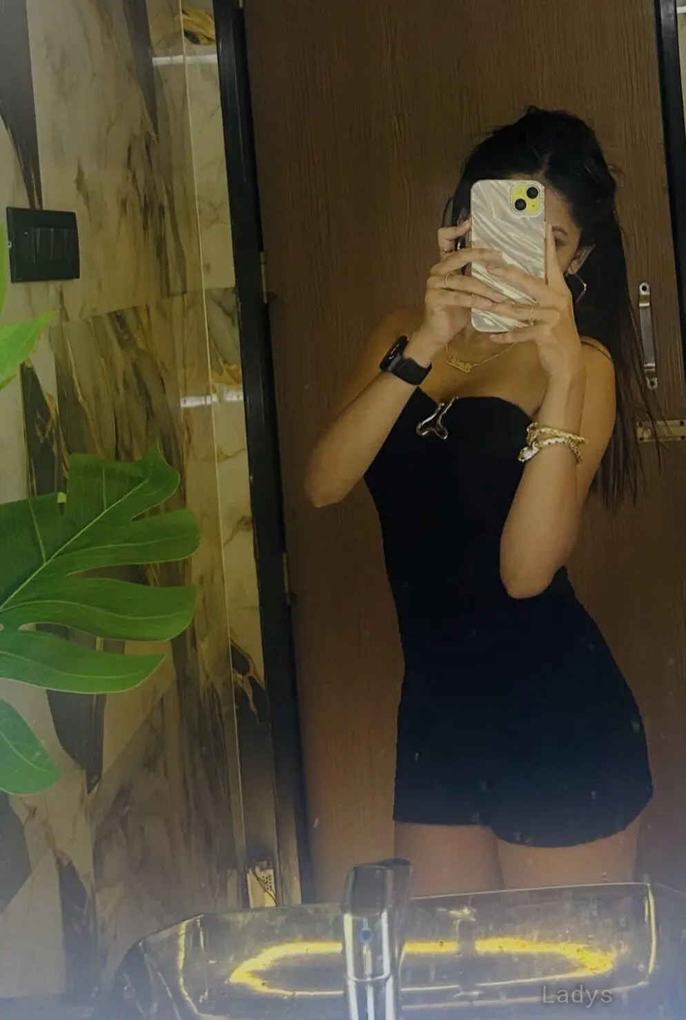 Riya, 25 years beautiful nude Ahmedabad escorts girl, height 159 sm, Weight kg