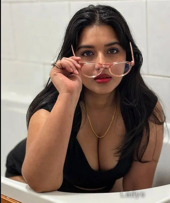 Sweta, 25 years beautiful nude Ahmedabad escorts girl, height 154 sm, Weight  kg
