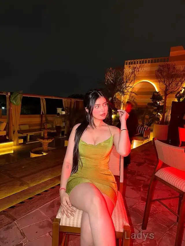 Vaibhavi, 22 years beautiful nude Ahmedabad escorts girl, height 154 sm, Weight kg