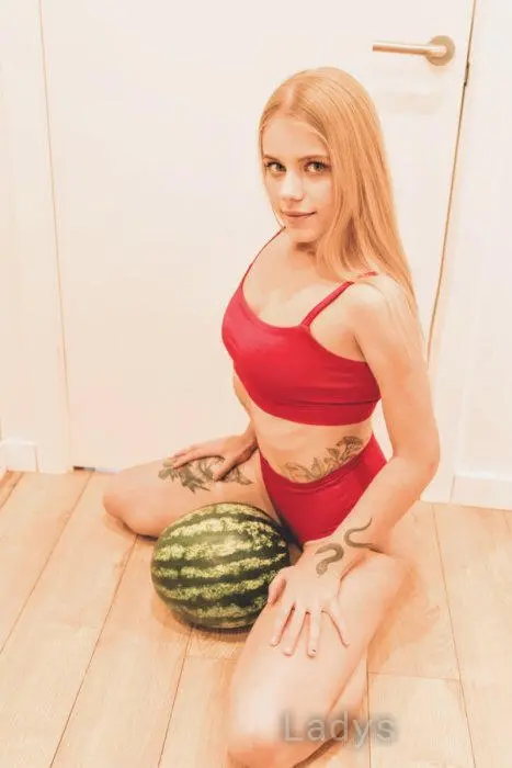 Diana, 22 years beautiful nude Aix-En-Provence escorts girl, height 168 sm, Weight 51 kg