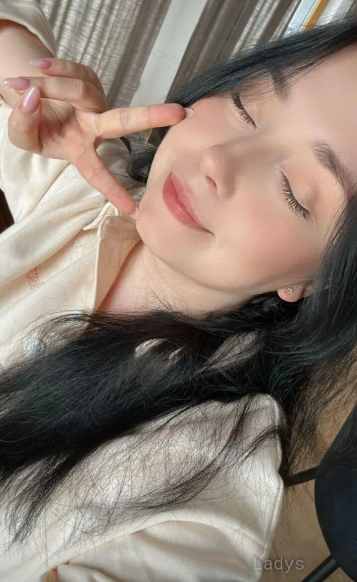 Josiane, 27 years beautiful nude Aix-En-Provence escorts girl, height 165 sm, Weight 38 kg