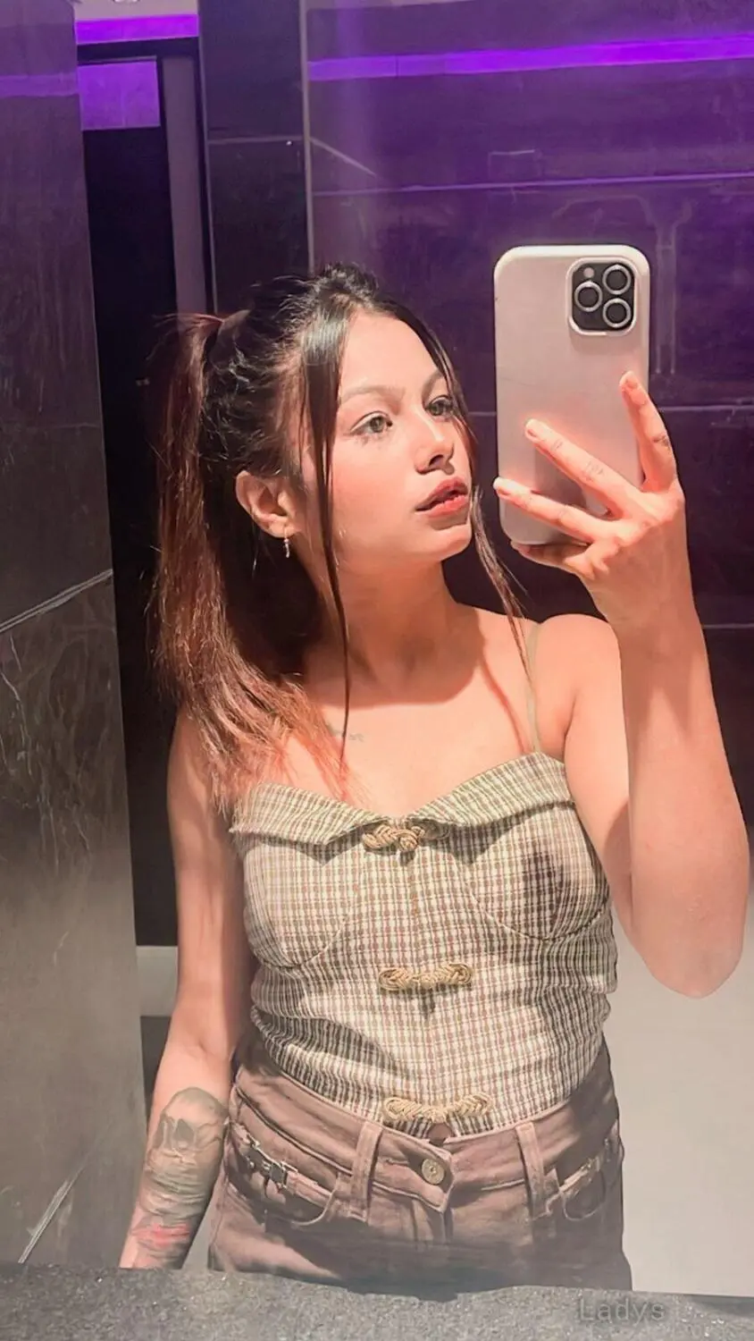 Pari, 23 years old Ajman escort girl with big tits, height 167 sm, Weight kg