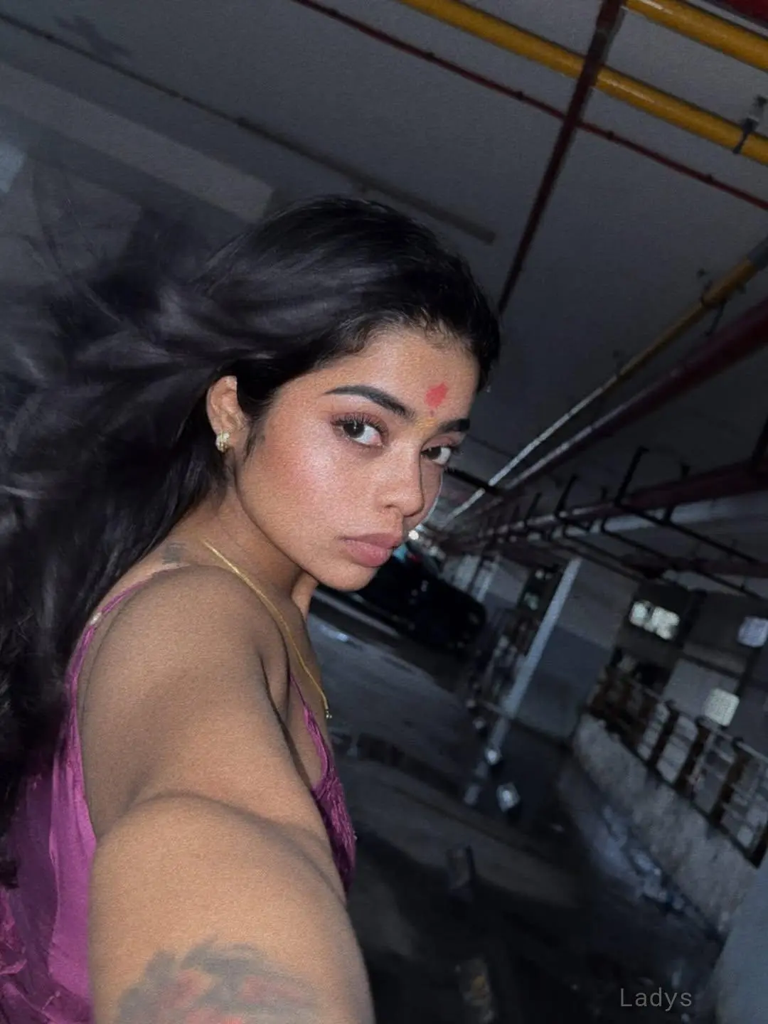 Divya, 22 years beautiful nude Akola escorts girl, height 154 sm, Weight kg