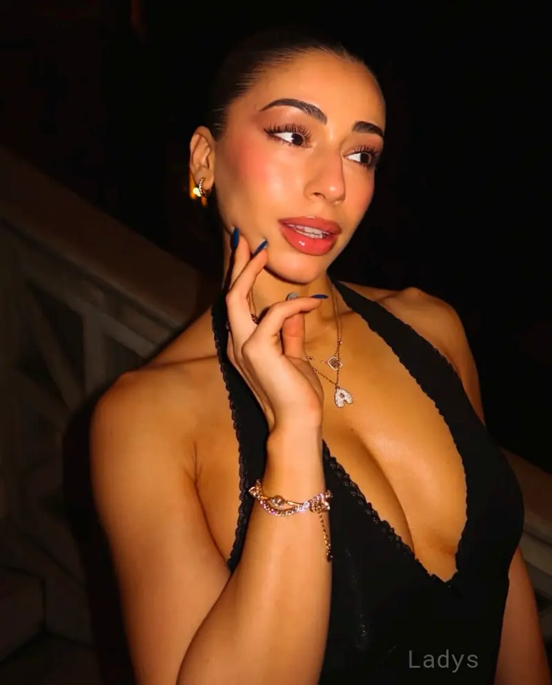 Lucy Bronze, 28 years beautiful nude Akron escorts girl, height 157 sm, Weight 52 kg