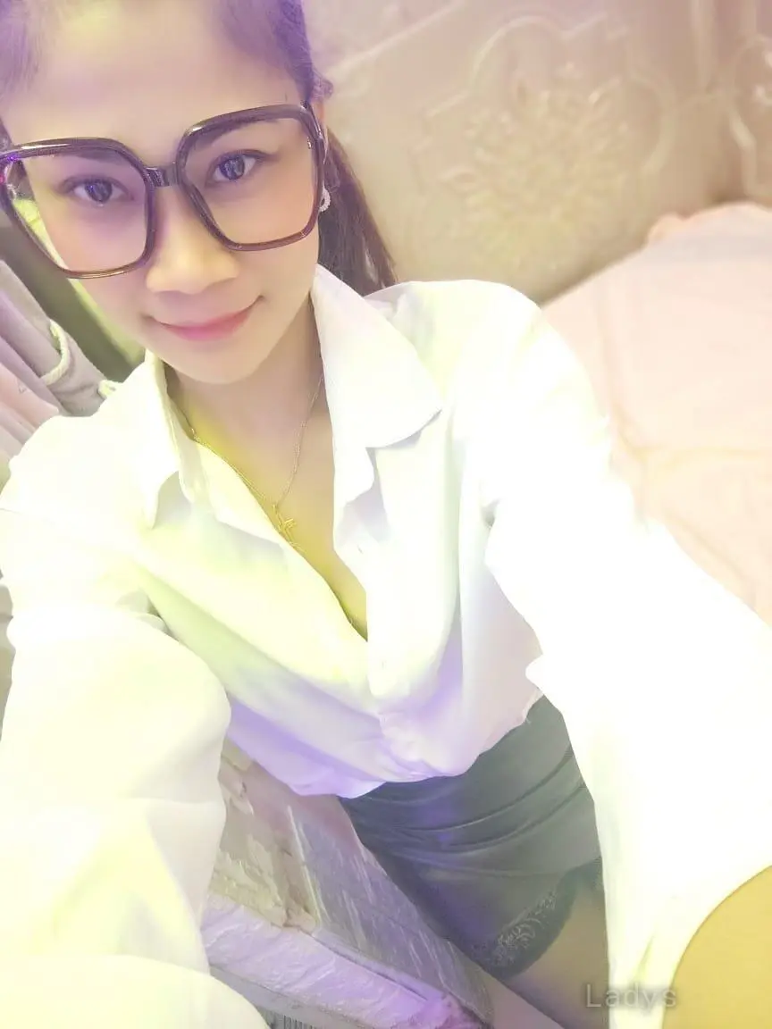 Jolleen, 27 years old Al Ain escort girl with big tits, height 160 sm, Weight  kg