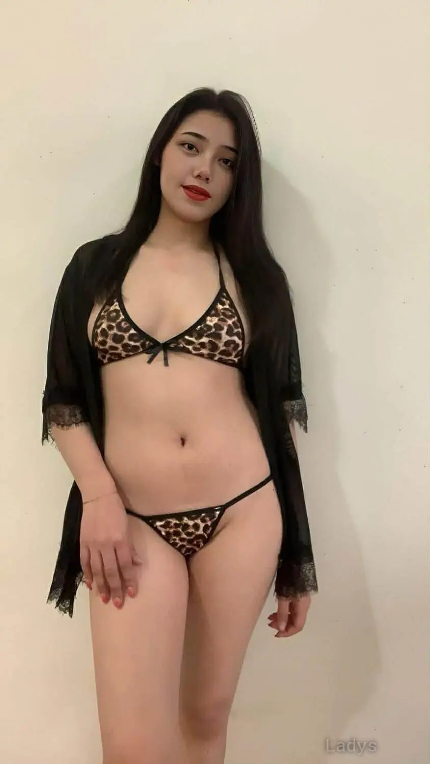 Roxanne, 25 years asian escorts girl, height 165 sm, Weight kg, Al Khobar eacort