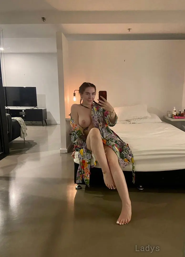Stassi, 28 years beautiful nude Albuquerque escorts girl, height 130 sm, Weight 41 kg