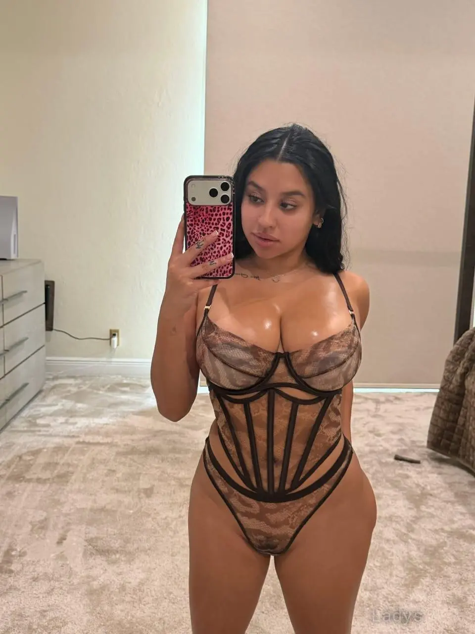 Alexia, 25 years old Alicante escort girl with big tits, height 165 sm, Weight 45 kg