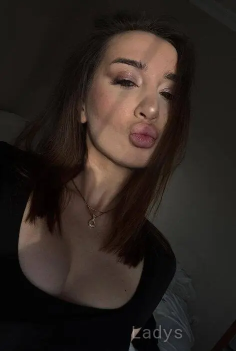 Bianca, 22 years beautiful nude Amman escorts girl, height 167 sm, Weight 55 kg