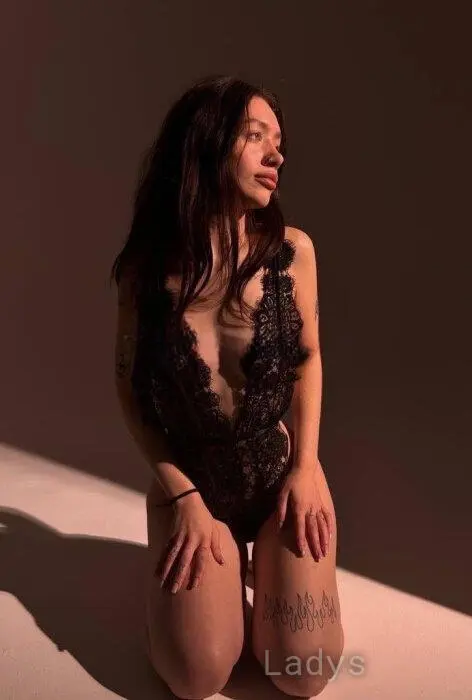 Kate, 21 years beautiful nude Amman escorts girl, height 167 sm, Weight 48 kg