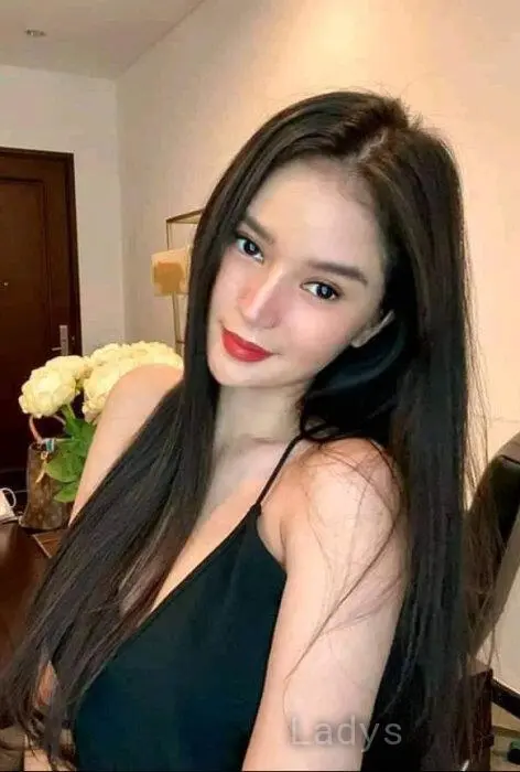 Aila, 24 years beautiful nude Ampang escorts girl, height 162 sm, Weight 50 kg