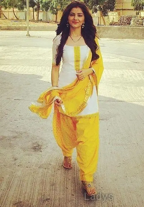 Sara, 21 years old Amritsar escort girl with big tits, height 155 sm, Weight kg