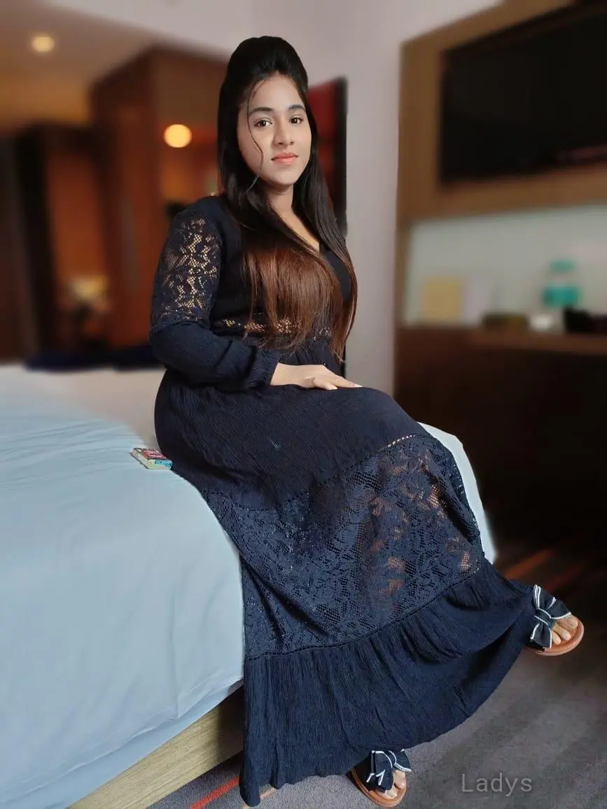 Divya, 21 years beautiful nude Amritsar escorts girl, height 154 sm, Weight  kg