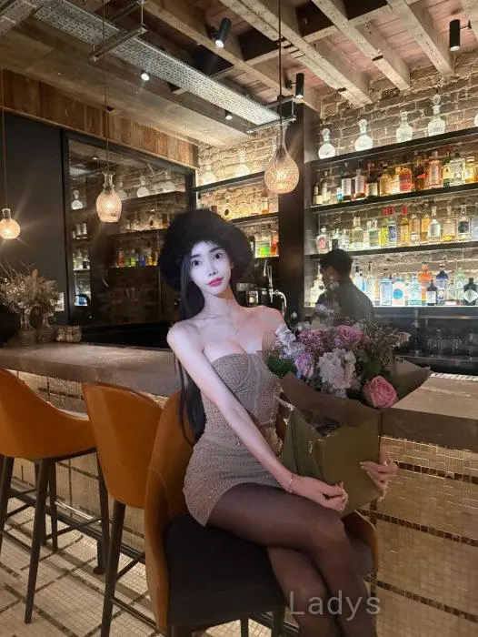 Bena, 24 years beautiful nude Amsterdam escorts girl, height 168 sm, Weight 45 kg