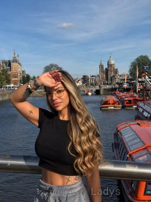 Carol, 24 years beautiful nude Amsterdam escorts girl, height 156 sm, Weight 63 kg