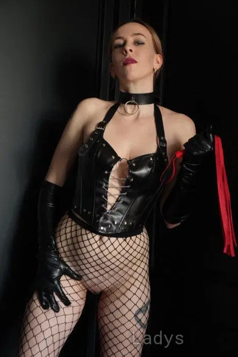 Marry Rich, 24 years beautiful nude Amsterdam escorts girl, height 153 sm, Weight 55 kg