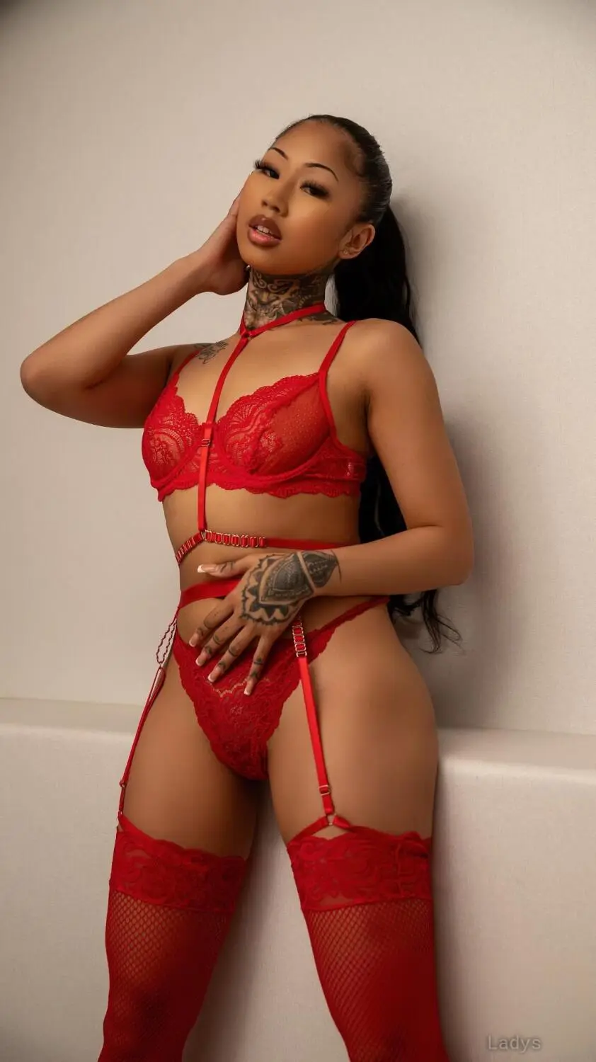 Naomi Milan, 20 years beautiful nude Anaheim escorts girl, height 158 sm, Weight 54 kg