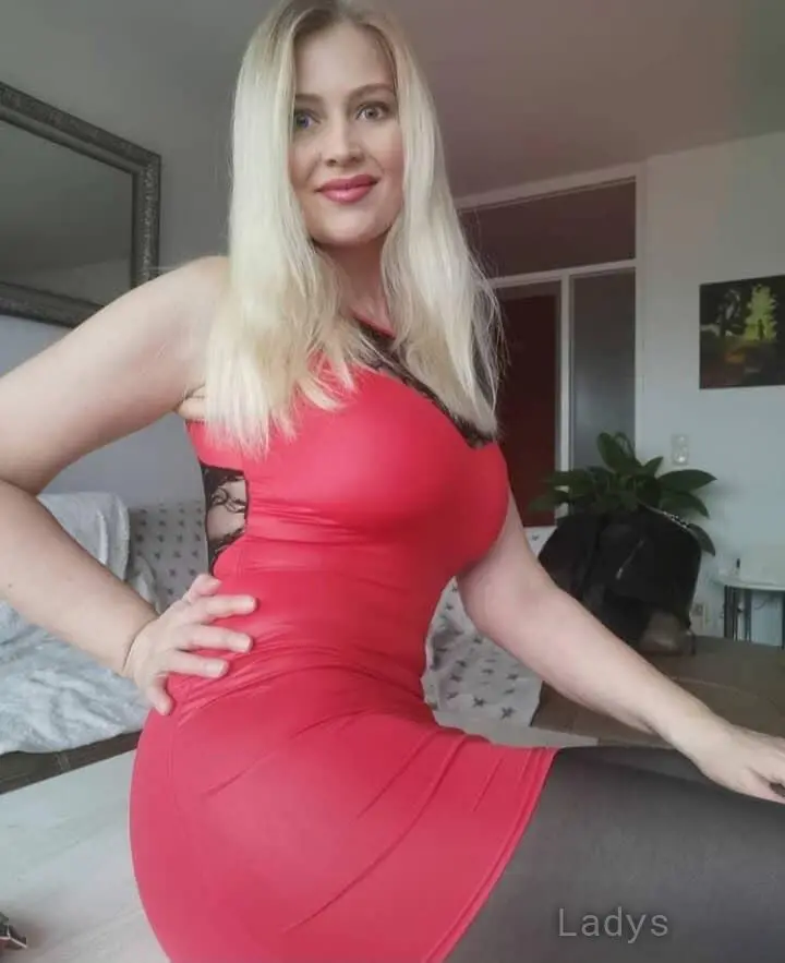 Xxxangela, 42 years beautiful nude Angouleme escorts girl, height 170 sm, Weight 68 kg
