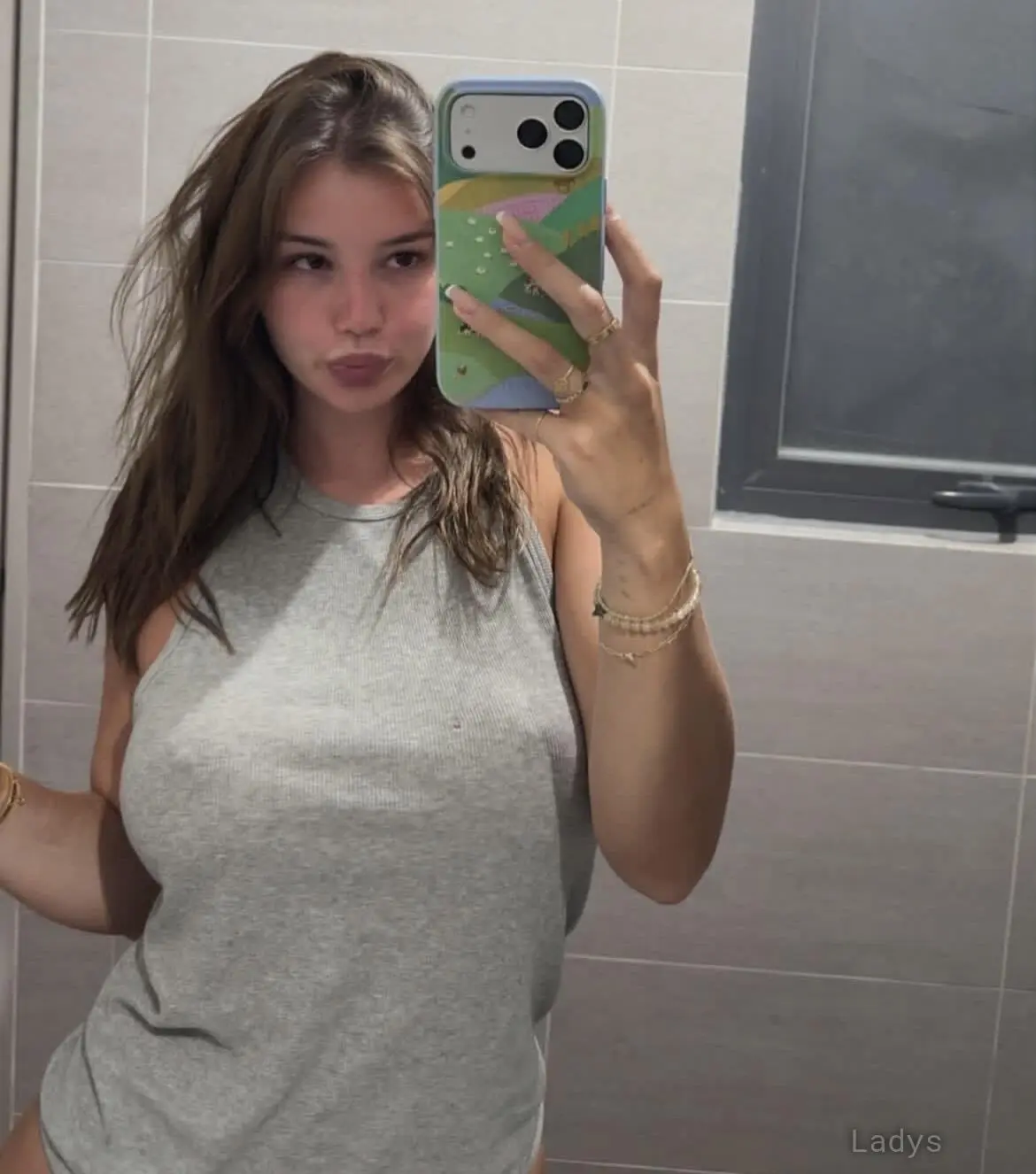 Josiane, 32 years beautiful nude Annecy escorts girl, height 170 sm, Weight 70 kg