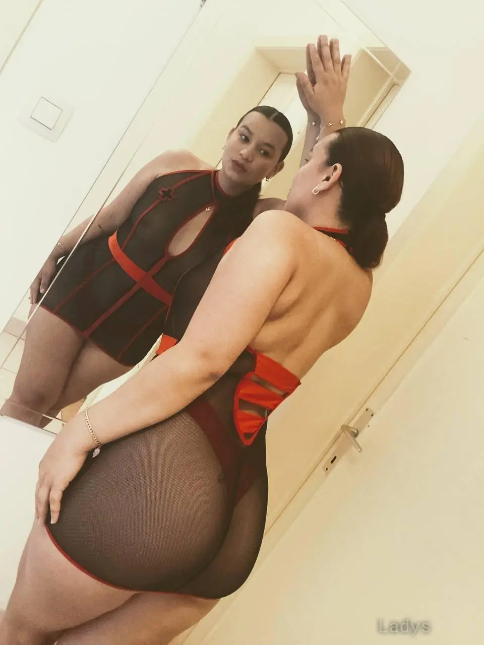 Luna, 25 years old Antwerpen escort girl with big tits, height 165 sm, Weight kg