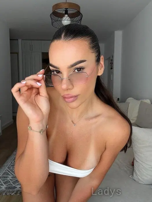 Vivian Joyce, 27 years beautiful nude Antwerpen escorts girl, height 159 sm, Weight 58 kg