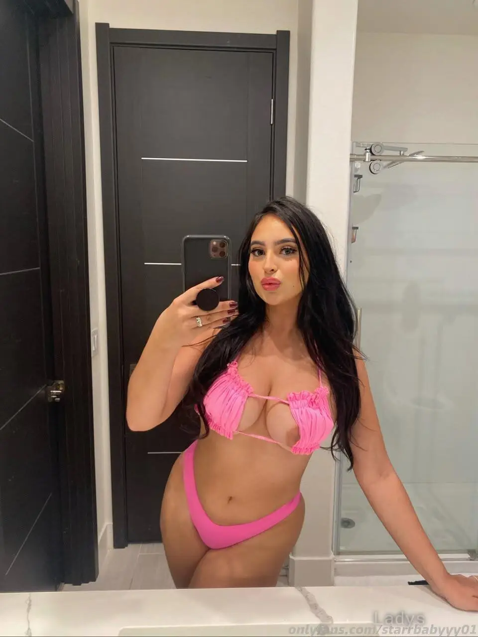 Olivia James, 24 years beautiful nude Arlington escorts girl, height 169 sm, Weight 66 kg