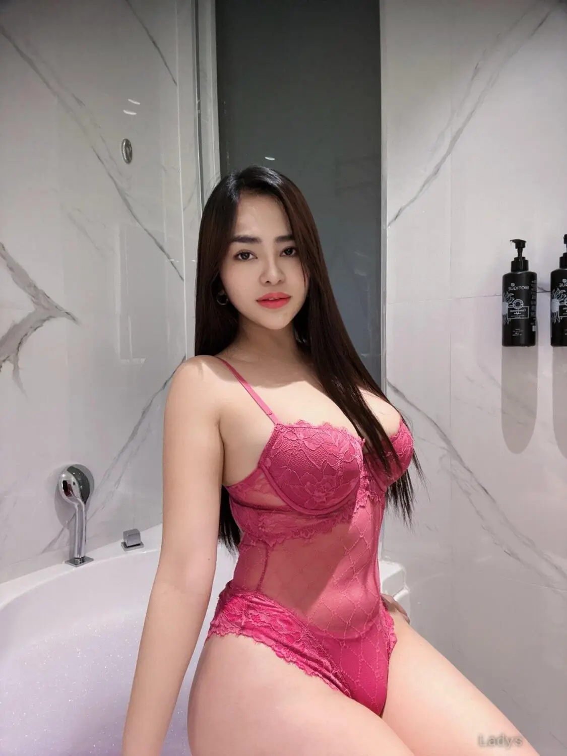 Louise, 24 years old Armenia escort girl with big tits, height 163 sm, Weight kg