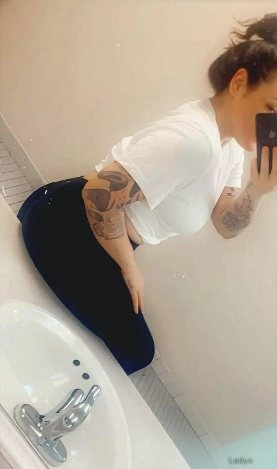 Emma, 20 years beautiful nude Ashburn escorts girl, height 161 sm, Weight 53 kg