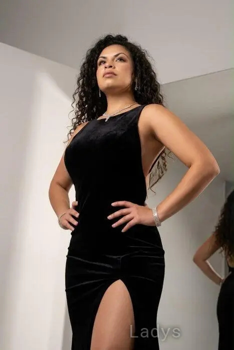 ABIGAIL MONTES, 25 years beautiful nude Athens escorts girl, height 167 sm, Weight 72 kg