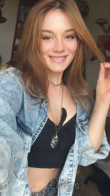 Escort girl available Arianne, 26 years beautiful nude Athens escorts girl, height 128 sm, Weight 40 kg