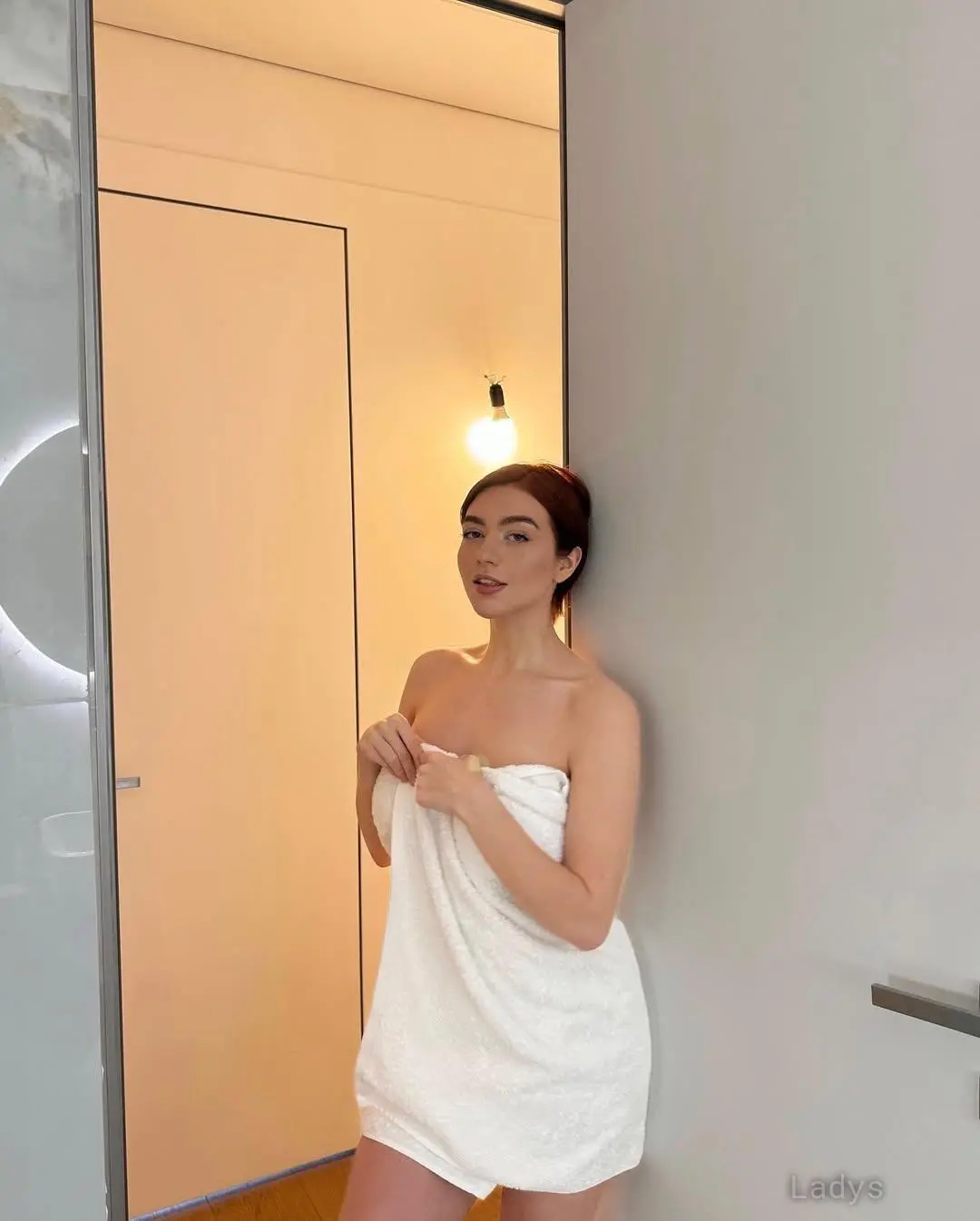 Escorte professionnelle, 25 years beautiful nude Athlone escorts girl, height 154 sm, Weight 64 kg
