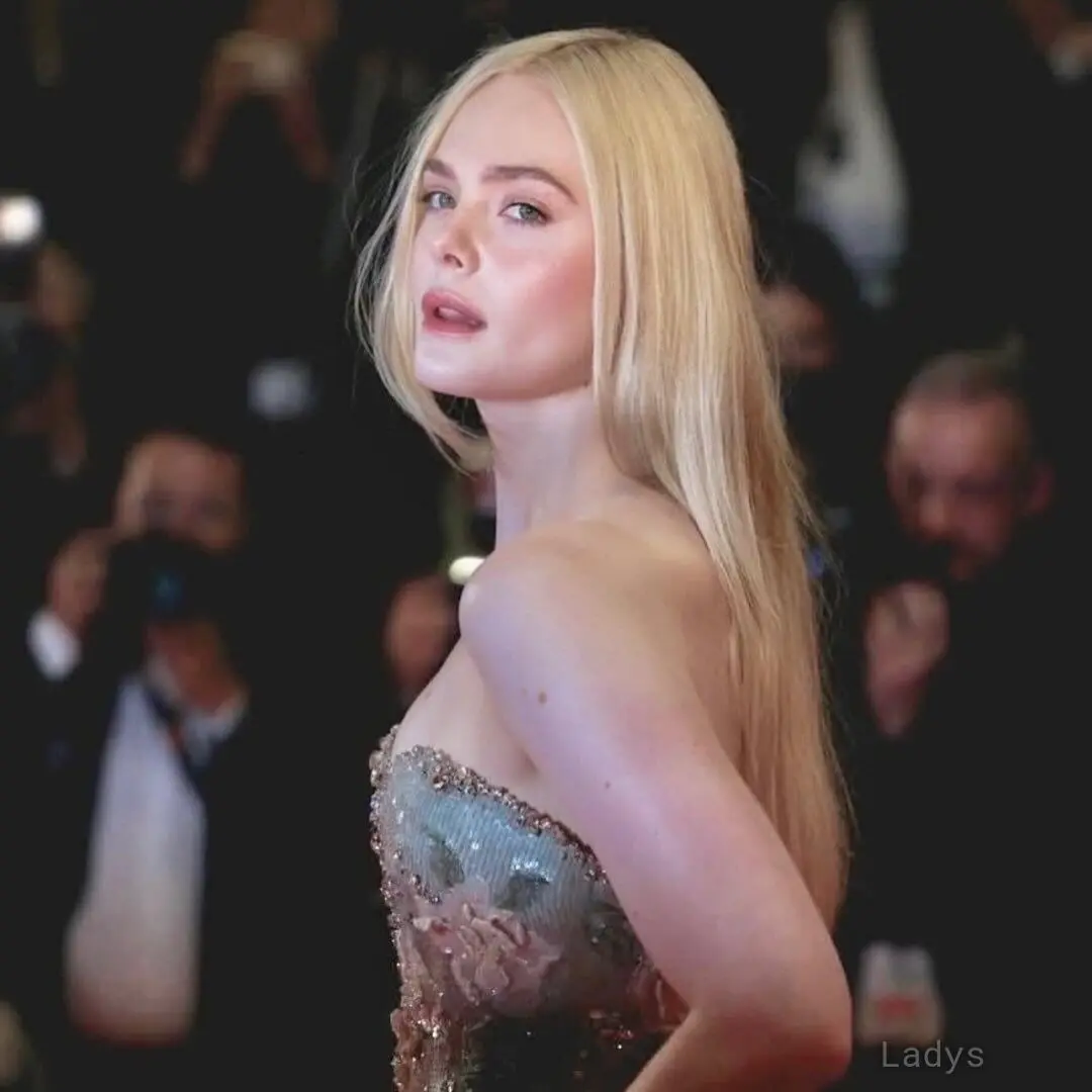 Elle Fanning, 28 years old Atlanta escort girl with big tits, height 173 sm, Weight 58 kg