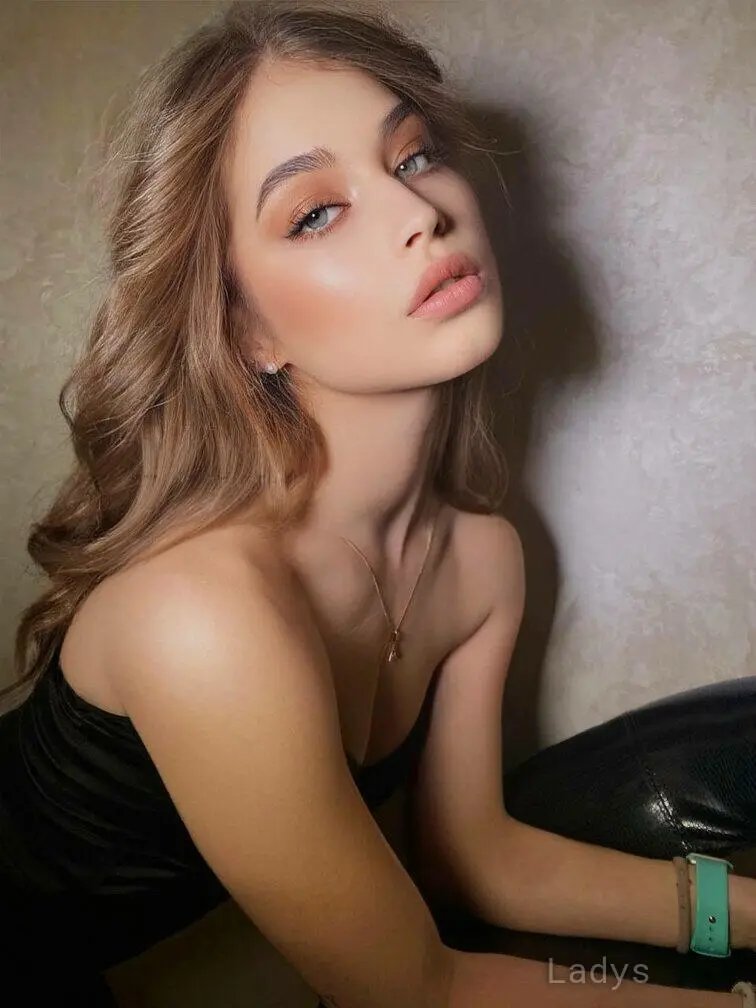 Elisa, 25 years beautiful nude Atlanta escorts girl, height 172 sm, Weight 53 kg