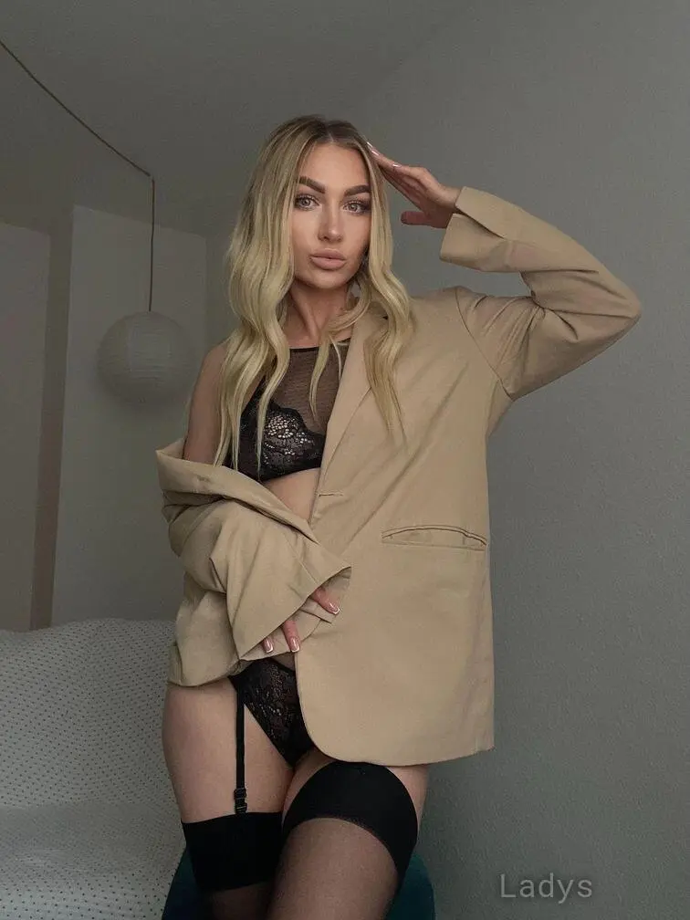Emily, 21 years beautiful nude Atlanta escorts girl, height 171 sm, Weight 59 kg