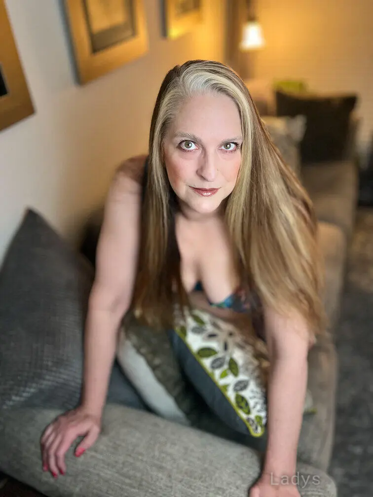 Susan Meadows, 53 years beautiful nude Atlanta escorts girl, height 183 sm, Weight 104 kg