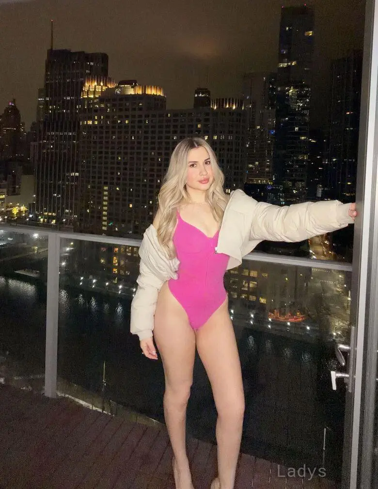 Ashley, 23 years old Austin escort girl with big tits, height 166 sm, Weight 54 kg