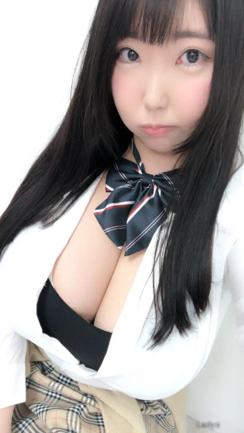 Momo Momose, 32 years beautiful nude Austin escorts girl, height 165 sm, Weight 78 kg