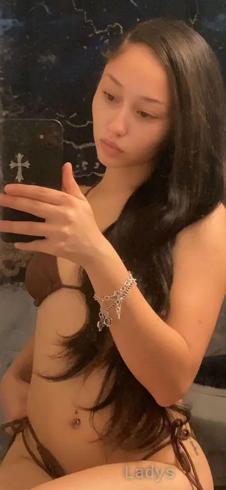 Nia Smalls, 22 years beautiful nude Austin escorts girl, height 154 sm, Weight 57 kg