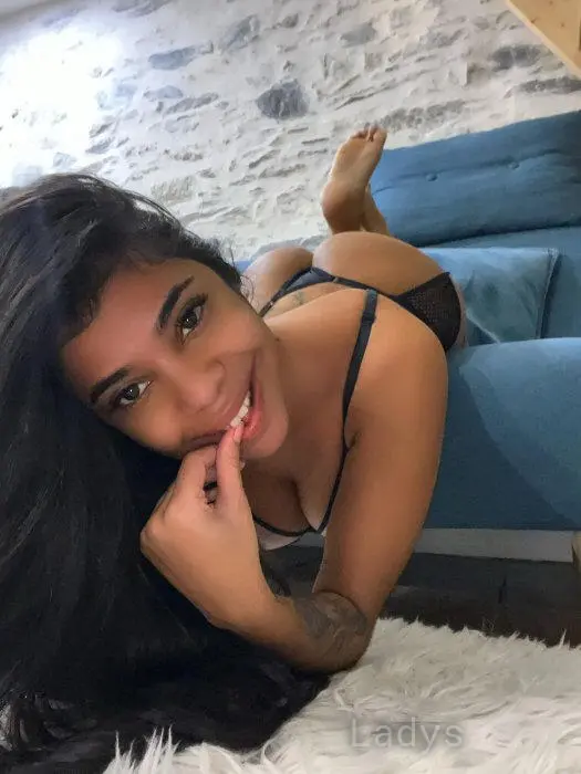 Bia, 25 years beautiful nude Avignon escorts girl, height 160 sm, Weight 55 kg