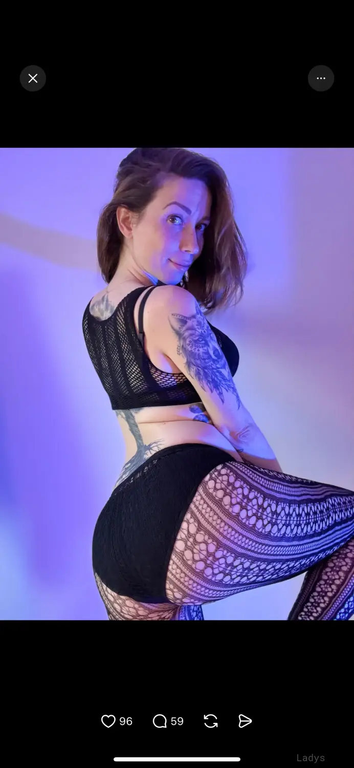 Emma Velvet, 34 years beautiful nude Avignon escorts girl, height 166 sm, Weight 53 kg