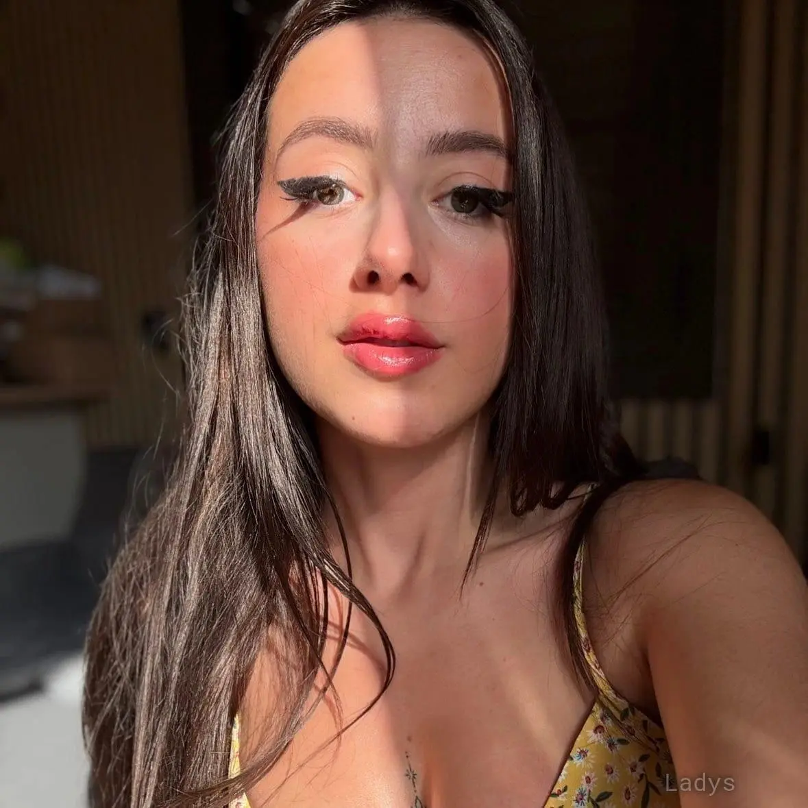 Lemoonavignon, 23 years beautiful nude Avignon escorts girl, height 163 sm, Weight 71 kg