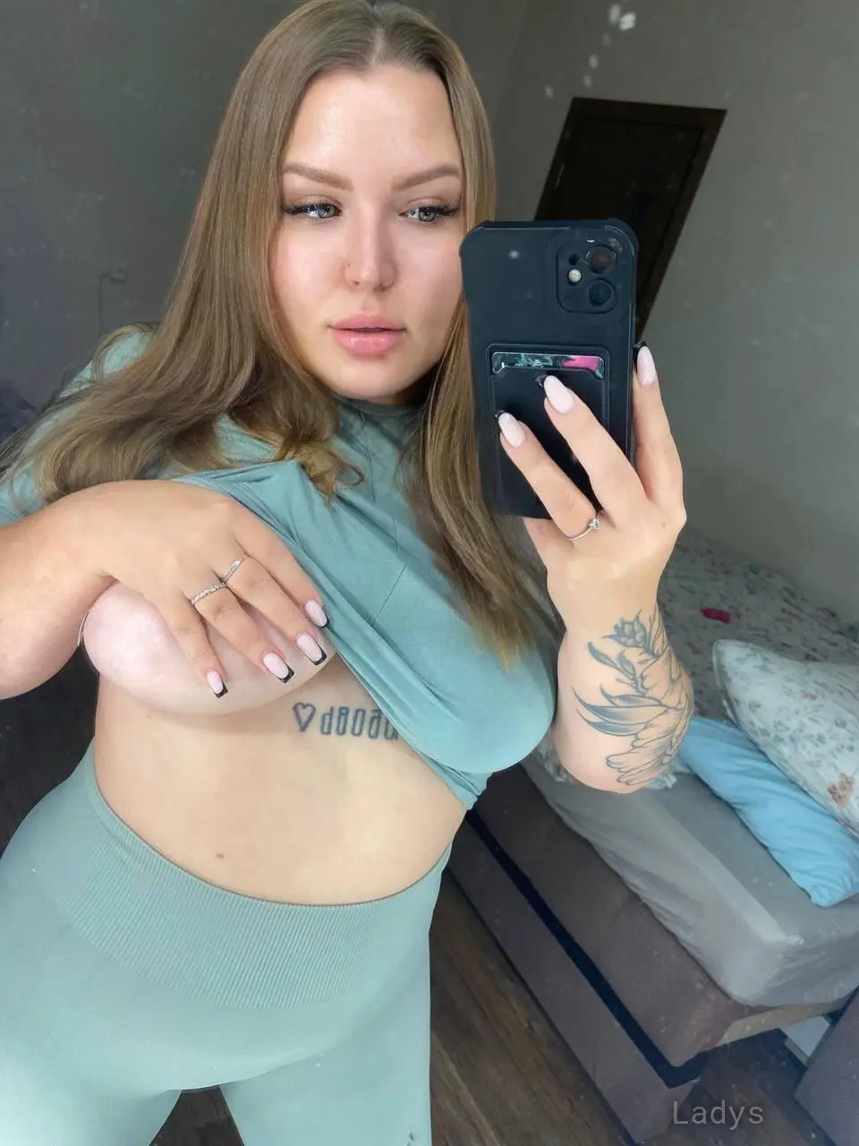 Lucienne Juignet, 27 years beautiful nude Avignon escorts girl, height 125 sm, Weight 40 kg