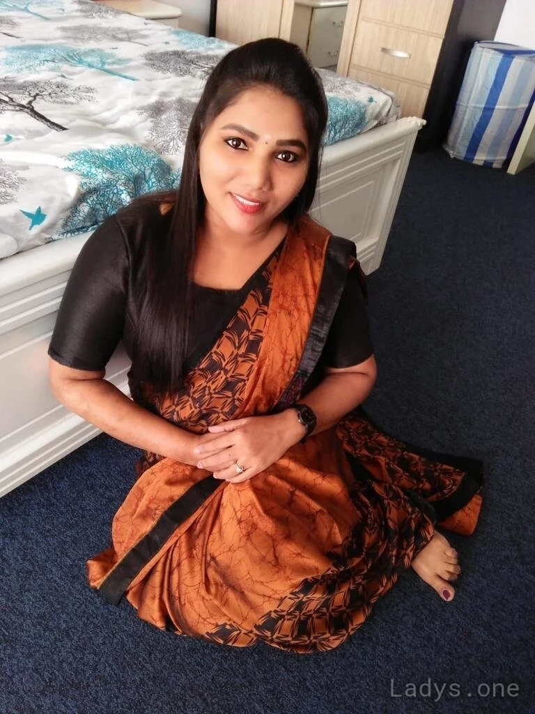 Geethu Tamil Private Lady, 25 years BBW escorts girl, height 166 sm, Weight 66 kg, backpage Abu Dhabi