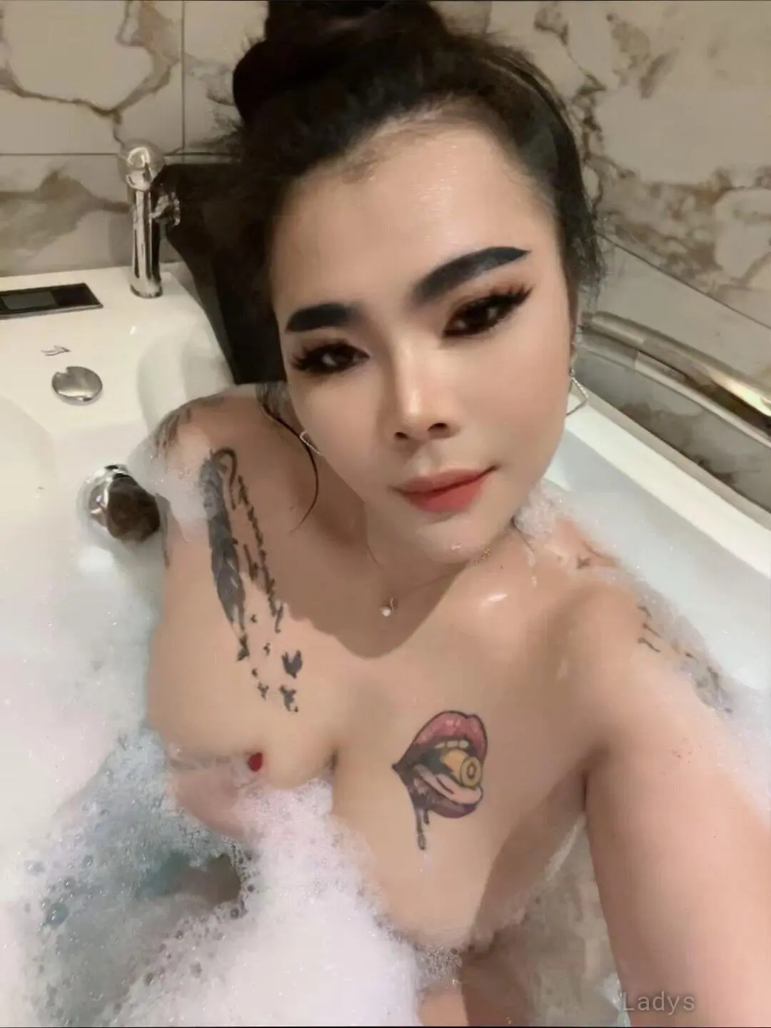Lucky, 34 years BBW escorts girl, height 165 sm, Weight  kg, backpage Abu Dhabi